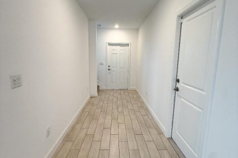 House in Haverhill, Florida 5 bedrooms, 244.7 sq.m. № 2399993 - photo 7