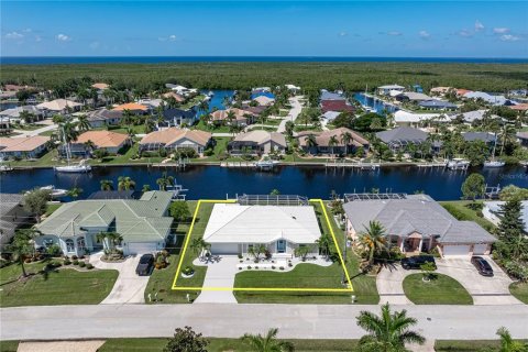 House in Punta Gorda, Florida 3 bedrooms, 226.77 sq.m. № 2302457
