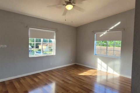 House in Hollywood, Florida 3 bedrooms, 119.01 sq.m. № 2378440 - photo 29