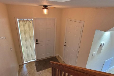 House in Hollywood, Florida 3 bedrooms, 119.01 sq.m. № 2378440 - photo 7