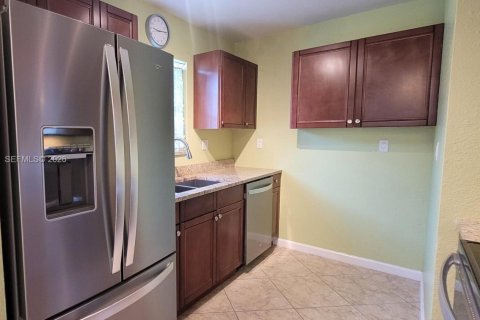 House in Hollywood, Florida 3 bedrooms, 119.01 sq.m. № 2378440 - photo 5