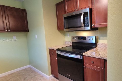 House in Hollywood, Florida 3 bedrooms, 119.01 sq.m. № 2378440 - photo 6
