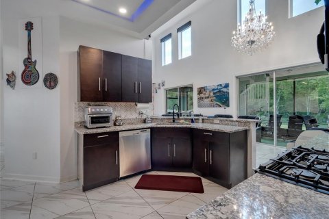 Casa en venta en Kissimmee, Florida, 6 dormitorios, 246.93 m2 № 2092569 - foto 20