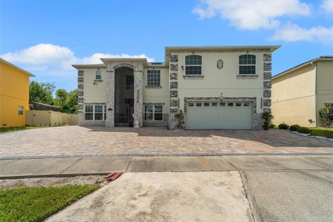 House in Kissimmee, Florida 6 bedrooms, 246.93 sq.m. № 2092569