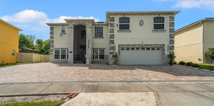 Casa en Kissimmee, Florida 6 dormitorios, 246.93 m2 № 2092569