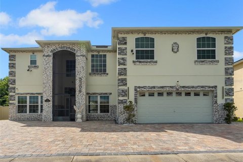 Casa en venta en Kissimmee, Florida, 6 dormitorios, 246.93 m2 № 2092569 - foto 2