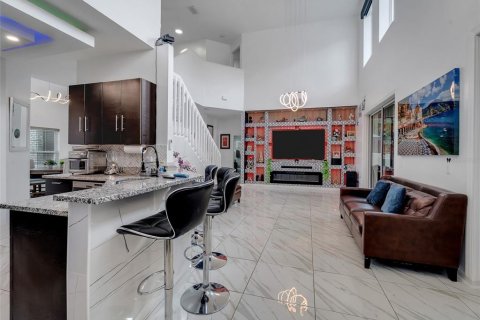 Casa en venta en Kissimmee, Florida, 6 dormitorios, 246.93 m2 № 2092569 - foto 18