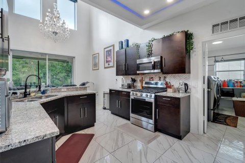 Casa en venta en Kissimmee, Florida, 6 dormitorios, 246.93 m2 № 2092569 - foto 19