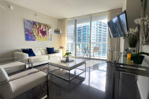 Condominio en venta en Miami, Florida, 1 dormitorio, 78.22 m2 № 1984616 - foto 1