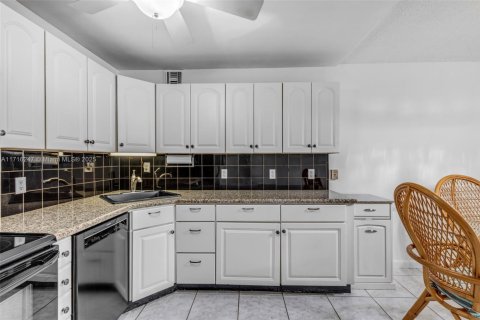 Condo in Islamorada, Village of Islands, Florida, 2 bedrooms  № 1470180 - photo 9