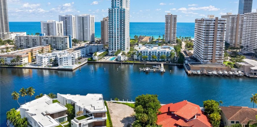 Terreno en Hallandale Beach, Florida № 2006081