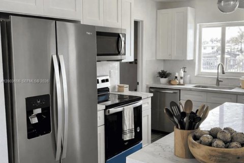 Villa ou maison à vendre à Miami Gardens, Floride: 4 chambres, 132.85 m2 № 2069167 - photo 4