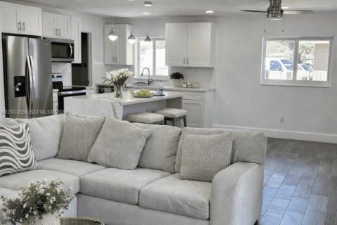 Villa ou maison à vendre à Miami Gardens, Floride: 4 chambres, 132.85 m2 № 2069167 - photo 2