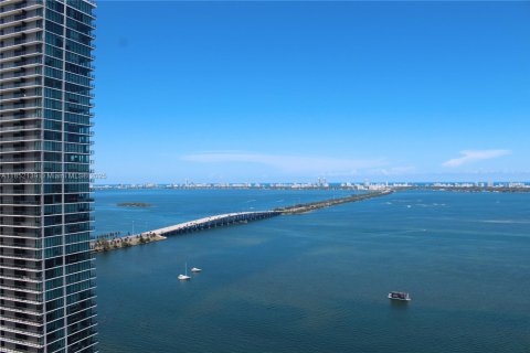 Condo in Miami, Florida, 4 bedrooms  № 2022488