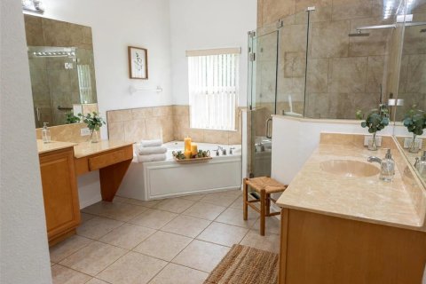 House in Tampa, Florida 3 bedrooms, 194.91 sq.m. № 2234663 - photo 8