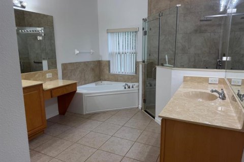 House in Tampa, Florida 3 bedrooms, 194.91 sq.m. № 2234663 - photo 9