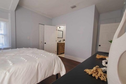 House in Tampa, Florida 3 bedrooms, 103.49 sq.m. № 919014 - photo 14