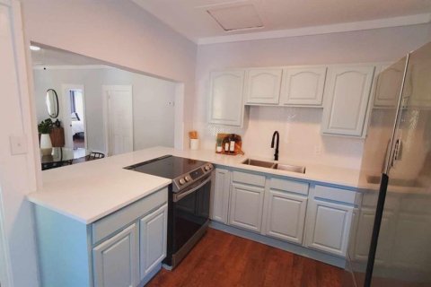 House in Tampa, Florida 3 bedrooms, 103.49 sq.m. № 919014 - photo 11