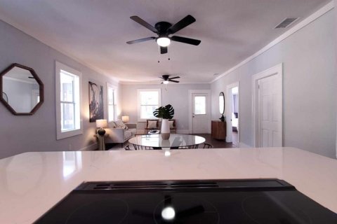 House in Tampa, Florida 3 bedrooms, 103.49 sq.m. № 919014 - photo 13