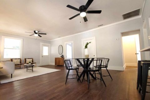 House in Tampa, Florida 3 bedrooms, 103.49 sq.m. № 919014 - photo 5