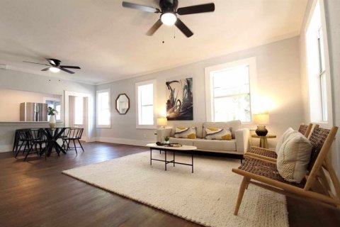 House in Tampa, Florida 3 bedrooms, 103.49 sq.m. № 919014 - photo 2