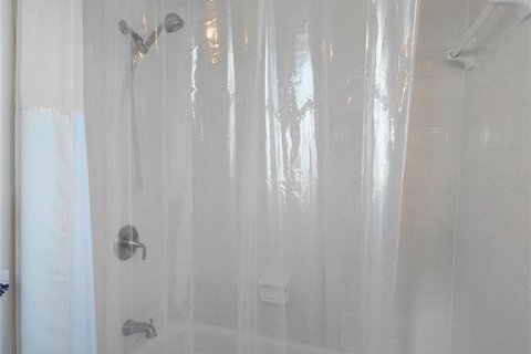Condo in Tarpon Springs, Florida, 2 bedrooms  № 2303375 - photo 21