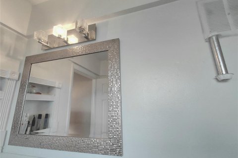 Condo in Tarpon Springs, Florida, 2 bedrooms  № 2303375 - photo 20