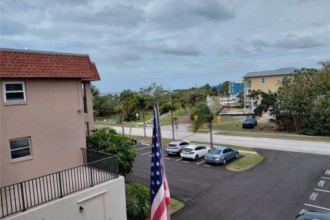 Condo in Tarpon Springs, Florida, 2 bedrooms  № 2303375 - photo 9