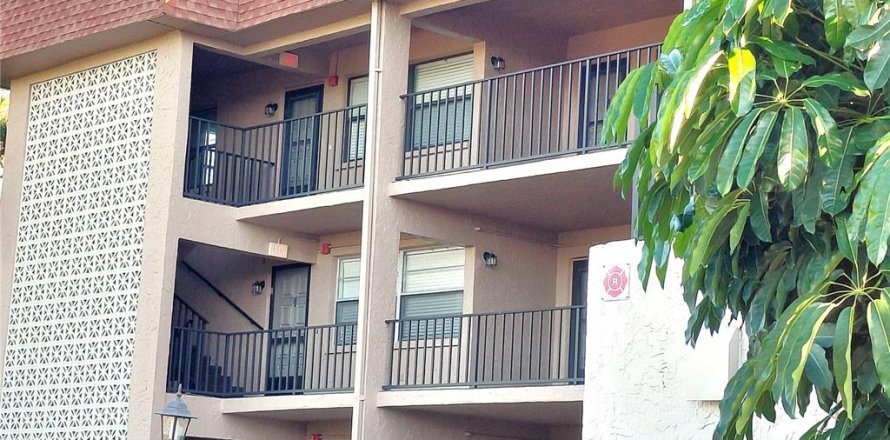 Condo in Tarpon Springs, Florida, 2 bedrooms  № 2303375