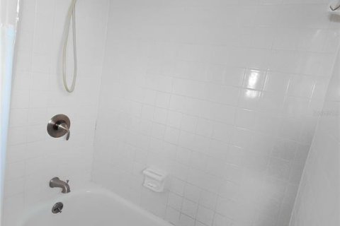 Condo in Tarpon Springs, Florida, 2 bedrooms  № 2303375 - photo 18