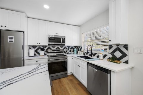 Copropriété à louer à Clearwater, Floride: 2 chambres, 79.43 m2 № 2115388 - photo 4