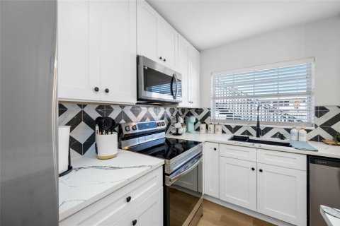 Copropriété à louer à Clearwater, Floride: 2 chambres, 79.43 m2 № 2115388 - photo 3