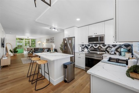 Copropriété à louer à Clearwater, Floride: 2 chambres, 79.43 m2 № 2115388 - photo 2