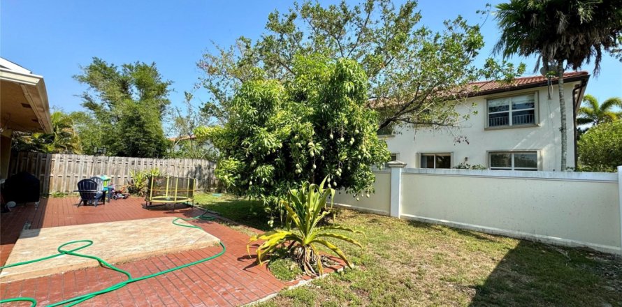 Casa en Cooper City, Florida 3 dormitorios, 167.69 m2 № 1162044