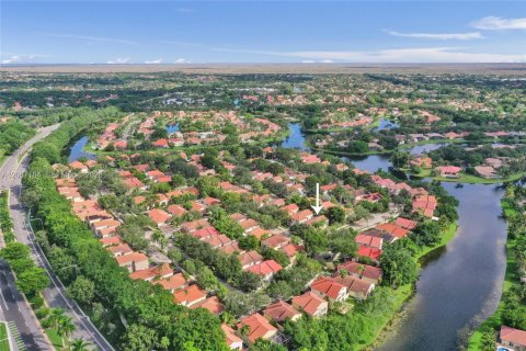 Villa ou maison à louer à Weston, Floride: 4 chambres, 173.91 m2 № 2361731 - photo 18