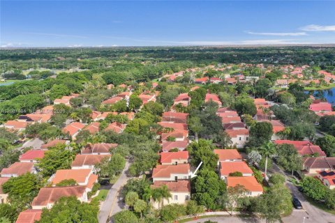 Villa ou maison à louer à Weston, Floride: 4 chambres, 173.91 m2 № 2361731 - photo 16
