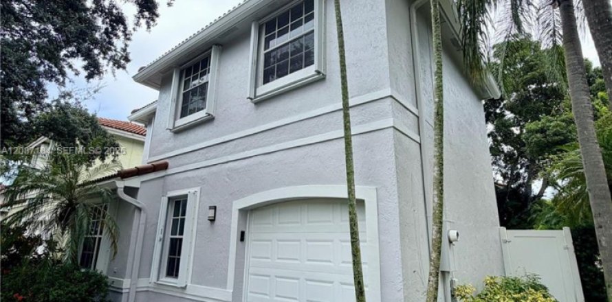 Villa ou maison à Weston, Floride 4 chambres, 173.91 m2 № 2361731