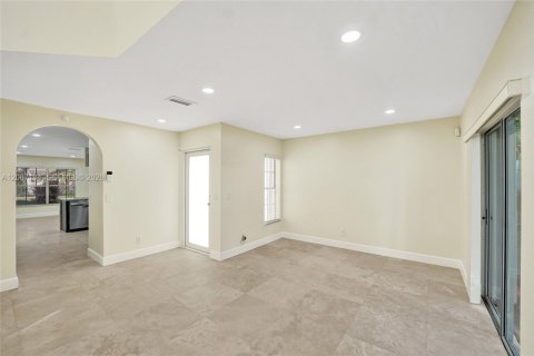 Villa ou maison à louer à Weston, Floride: 4 chambres, 173.91 m2 № 2361731 - photo 29