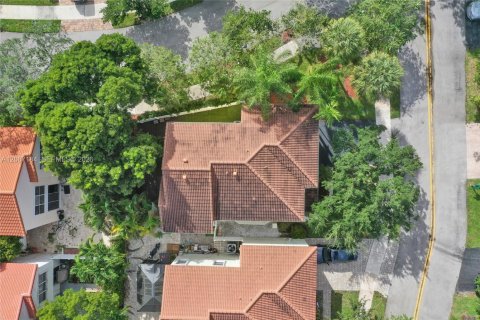 Villa ou maison à louer à Weston, Floride: 4 chambres, 173.91 m2 № 2361731 - photo 12