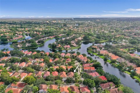 Villa ou maison à louer à Weston, Floride: 4 chambres, 173.91 m2 № 2361731 - photo 19