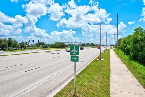 Terreno en venta en Lehigh Acres, Florida № 2015635 - foto 12