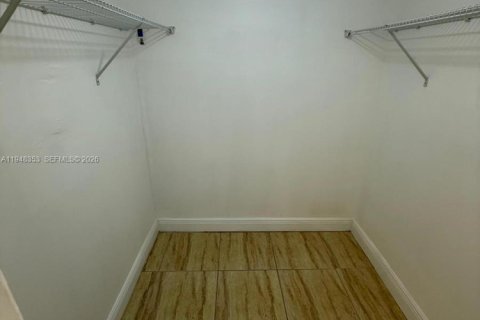 Condominio en alquiler en North Miami Beach, Florida, 2 dormitorios, 103.31 m2 № 2042467 - foto 11