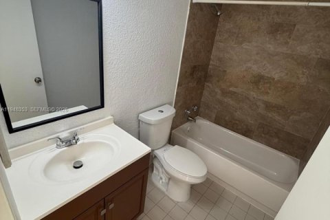 Condominio en alquiler en North Miami Beach, Florida, 2 dormitorios, 103.31 m2 № 2042467 - foto 13