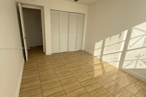 Condominio en alquiler en North Miami Beach, Florida, 2 dormitorios, 103.31 m2 № 2042467 - foto 9