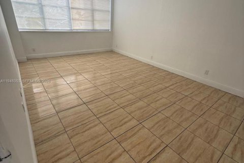 Condominio en alquiler en North Miami Beach, Florida, 2 dormitorios, 103.31 m2 № 2042467 - foto 8