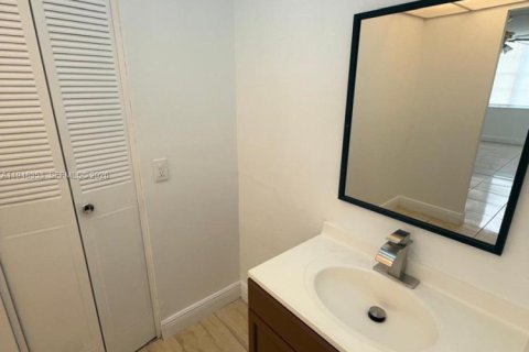 Condominio en alquiler en North Miami Beach, Florida, 2 dormitorios, 103.31 m2 № 2042467 - foto 12