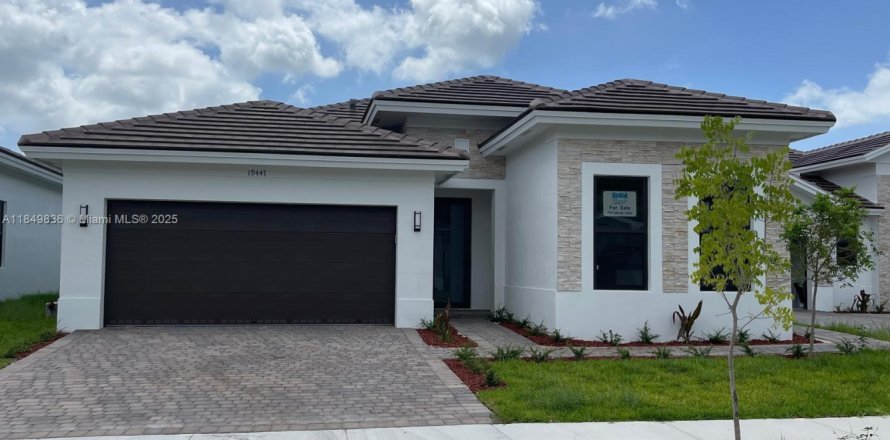 House in Miami, Florida 4 bedrooms, 185.53 sq.m. № 1858905
