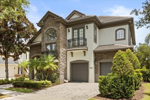 House in Four Corners, Florida 4 bedrooms, 391.49 sq.m. № 1869637 - photo 1