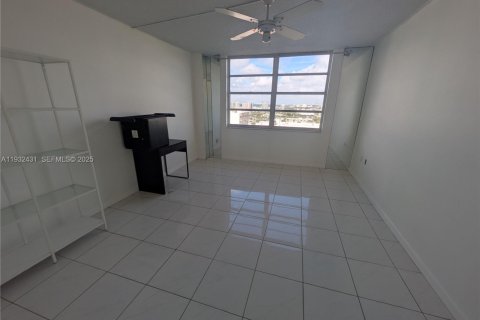 Condominio en venta en Aventura, Florida, 1 dormitorio, 82.4 m2 № 1992352 - foto 11