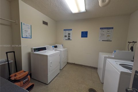 Condominio en venta en Aventura, Florida, 1 dormitorio, 82.4 m2 № 1992352 - foto 15